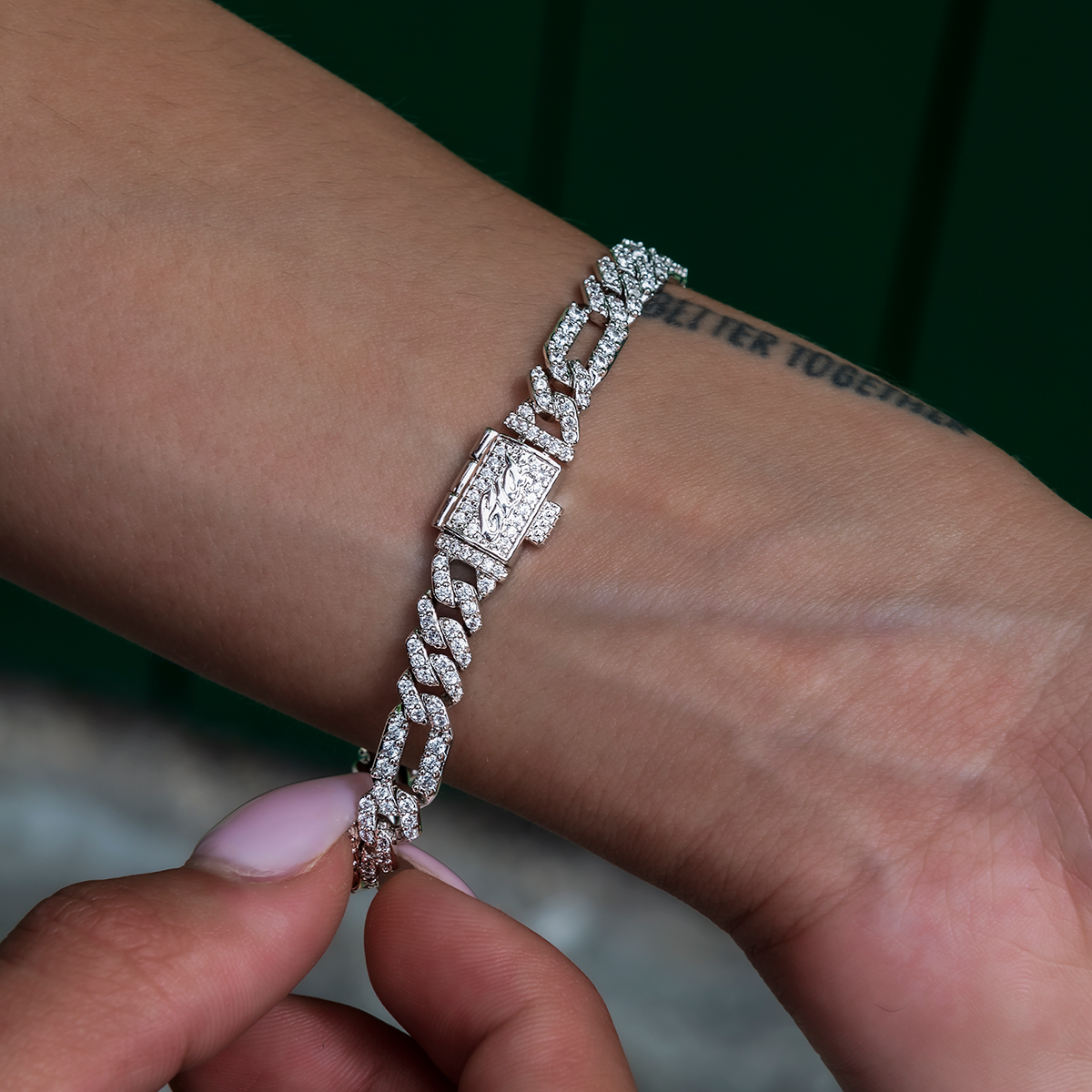Diamond Figaro Bracelet in White Gold- 6mm