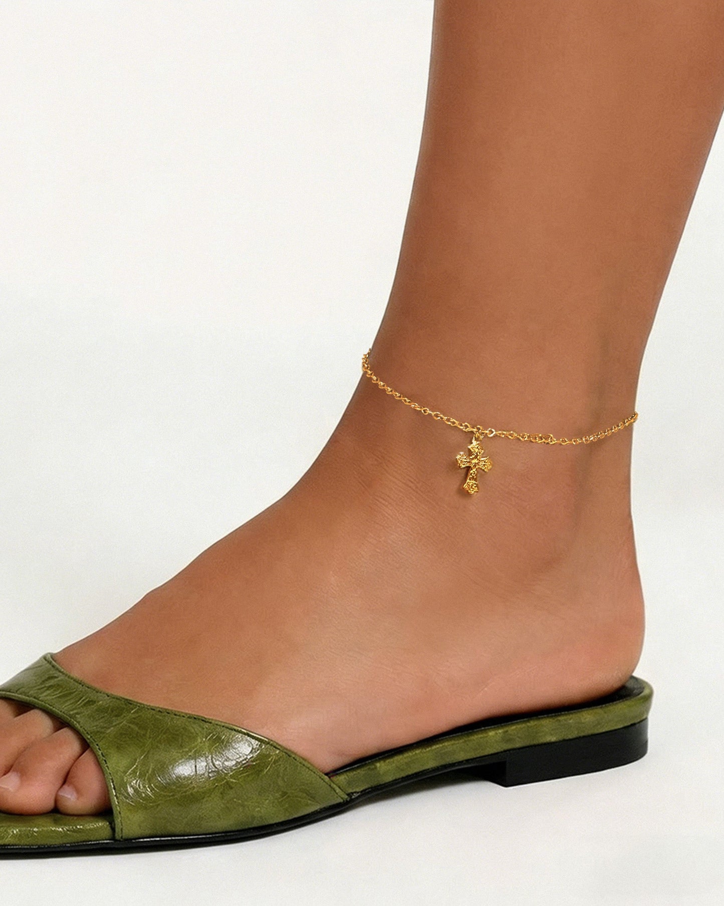 Relic Cross Charm Anklet in Gold