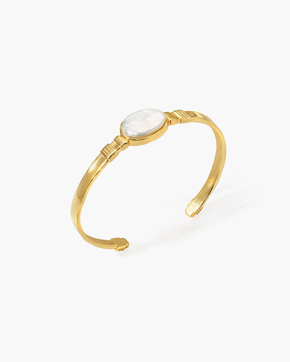 Liquid Oval Pearl Bangle in Gold