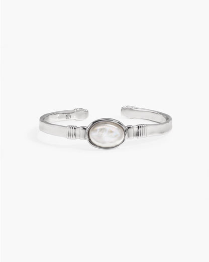 Liquid Oval Pearl Bangle in Gold